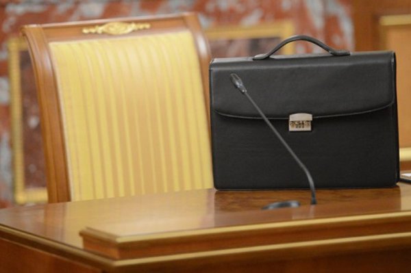 Yeni vakansiyalar elan olundu - <span style="color:red;">idarə rəisi vəzifəsi boşdur 