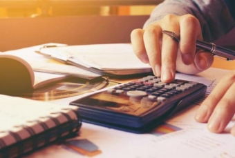 Manatın sabit məzənnəsi özəl sektorun kreditləşdirilməsinə təkan verəcək - AİB