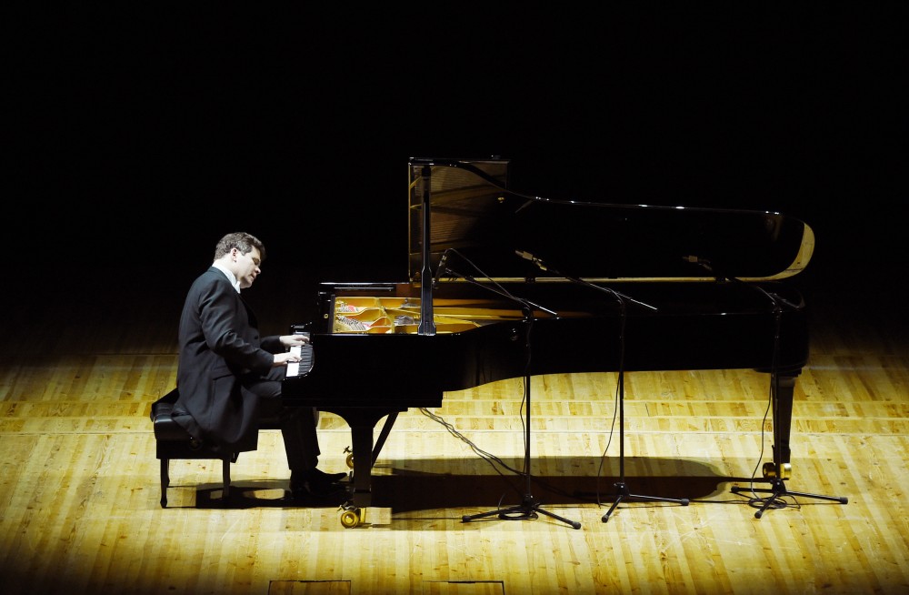 Məşhur pianoçu Bakıda konsert verdi