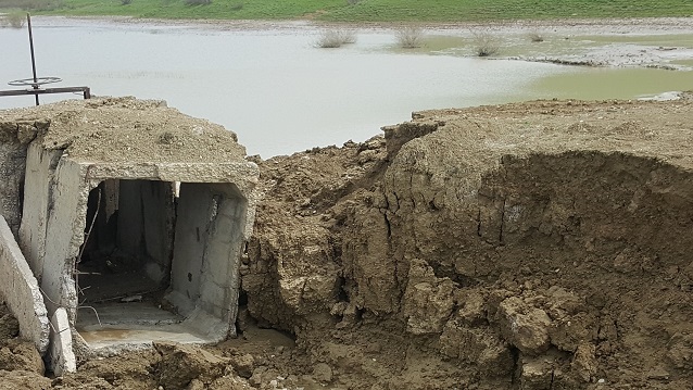 [b]Çay daşdı, süni gölün bəndi dağıldı[/b]
