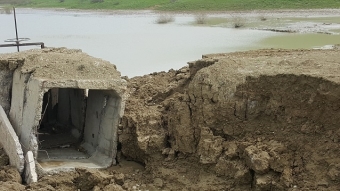 [b]Çay daşdı, süni gölün bəndi dağıldı[/b]