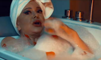 “Elit star” Cəmilənin hamam vannasında <span style="color:red;">VİDEOSU YAYILDI:  <span style="color:red;">“Özlərinə kişi axtarırlar” 