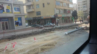 “3-cü mikrorayon”da yollar keçilməz halda - <span style="color:red;">VİDEO 