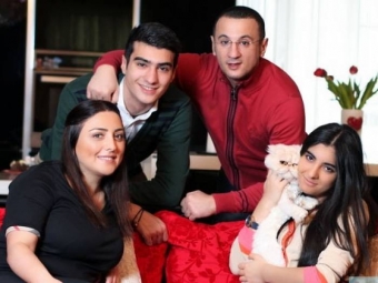 <b>Mahir Mədətov boşanan atasına mesaj göndərdi: <span style="color:red;">"Uşaqlarına edəcəyi..."</b> 