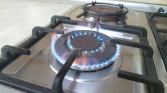 Avtomobil qaz xəttini zədələdi