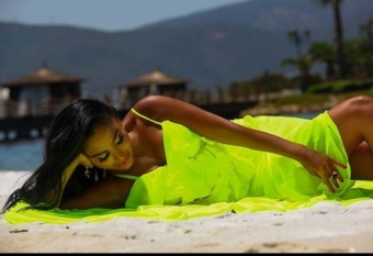 Azərbaycanlı aparıcı fotosu ilə diqqət çəkdi