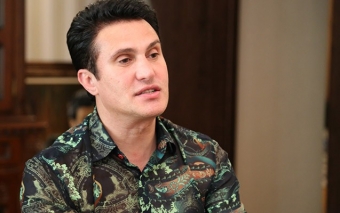 Azərbaycanlı müğənni ərəb kralına irad tutdu: hər il 20 milyard...