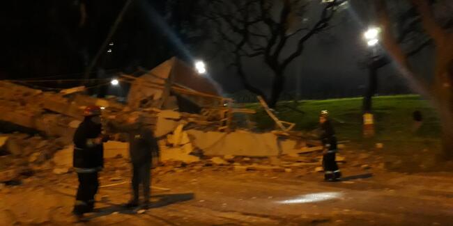 8 mərtəbəli bina çökdü - <span style="color:red;">Argentinada 