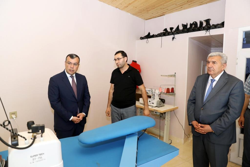 Nazir Tovuzda yaradılmış kiçik ailə təsərrüfatlarına baxış keçirib 