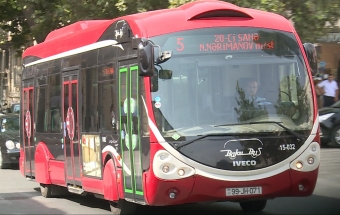 <span style="color:red;">Avtobusda əcaib olay : sərnişinlər mənzilə bu formada çatdı