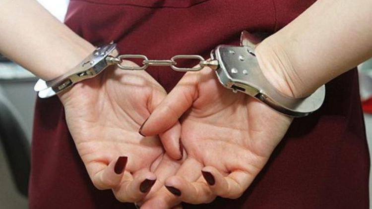 Məşhur sənətçi bacısını həbs etdirdi - FOTOLENT