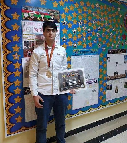 Paytaxt məktəblisi qızıl medal qazandı - FOTOLENT