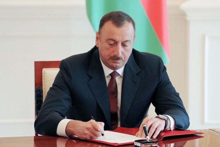 İdmanın inkişafında xidmətləri olan bir qrup şəxsə fəxri adlar verildi