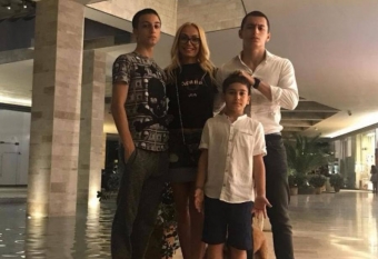 Tanınmış müğənnimiz oğlu ilə küsülüdür – “Sevgilisinə görə...”