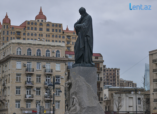 <span style="color:red;">Palçıq içində itib-batan heykəllər:  Cavabdeh kimdir?- <span style="color:red;">FOTOLENT 