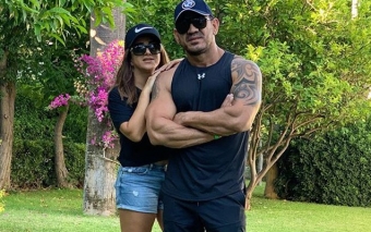 Azərbaycanlı müğənni ərindən yazdı: <span style="color:red;">"Silmək olmur"  - <span style="color:red;">FOTOLAR 