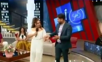 Zaur Mənzurənin geyiminə lağ elədi: <span style="color:red;">"Elə bil dənizə gəlib"  - <span style="color:red;">VİDEO 