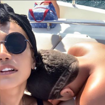 Röya Ayxan oğlu ilə hovuzda... - <span style="color:red;">FOTO 