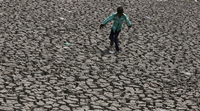 Hindistanda <span style="color:red;">BU SƏBƏBDƏN  4 mindən çox əkinçi intihar edib