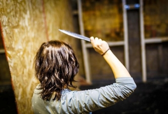 <b>Oteldə sevgilisini qətlə yetirən qadına <span style="color:red;">AĞIR CƏZA TƏLƏBİ </b>