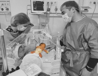 <b>Aparıcı İlkin Həsəni <span style="color:red;">İLK DƏFƏ  qızının üzünü göstərdi - <span style="color:red;">FOTO</b> 