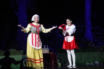 "Qırmızı papaq" Musiqili Teatrda