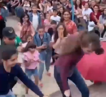 <b>Damlanın konsertində<span style="color:red;"> İZDİHAM  - Yıxıldı - <span style="color:red;">VİDEO</b> 