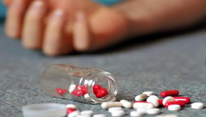 Nazir müavini intihara cəhd edən şagirdin valideynlərilə görüşüb 