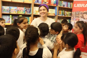 [b]Elnarə uşaqlara nağıl oxudu - FOTO[/b]