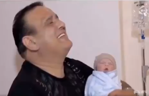 54 yaşlı müğənnimiz yeni doğulan oğlunu göstərdi - <span style="color:red;">VİDEO 