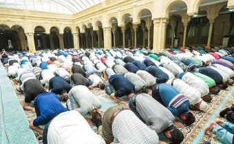 Bayram namazını niyə eyni saatda qılmırıq? - <span style="color:red;">QMİ-dən AÇIQLAMA 