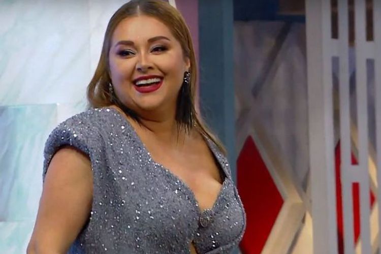 Xatirə İslam maşınını ona bağışladı   - AÇIQLAMA