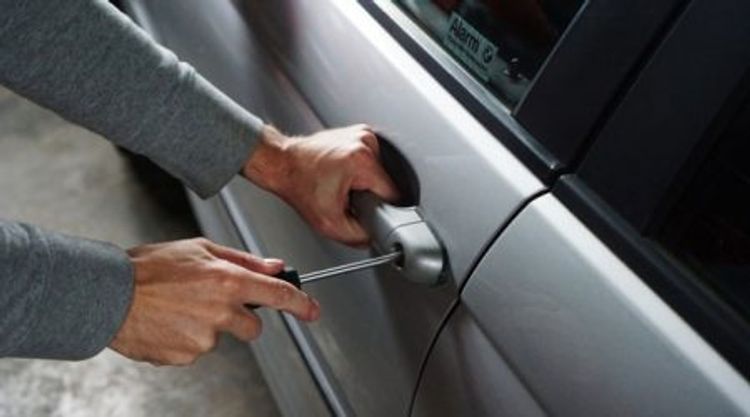 Maşın qaçırmaqda şübhəli bilinən yeniyetmə saxlanıldı