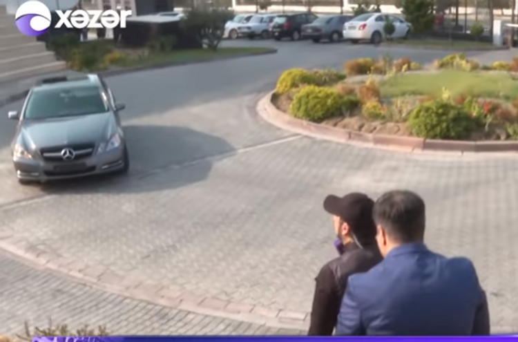 Canlı efirdə tanınmış müğənnimizə MAŞIN HƏDİYYƏ ETDİLƏR