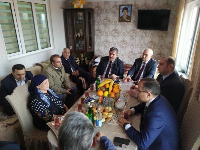 İcra başçısı şəhid ailəsi ilə görüşdü