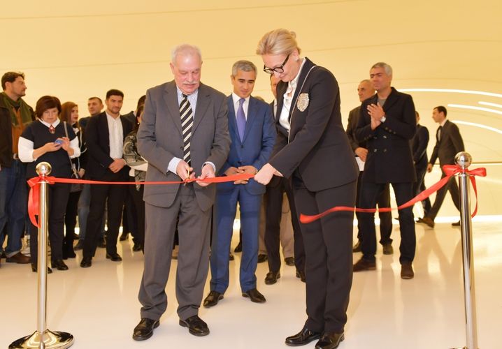 Heydər Əliyev Mərkəzində fotoqraf Yakov Xalipinin sərgisi açılıb