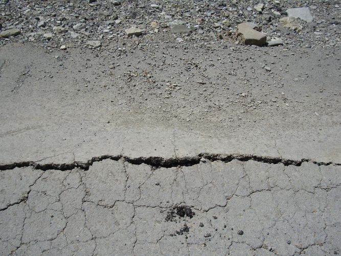 Yenidən qurulan yolda çat əmələ gəldi: "Bərpa ediləcək"