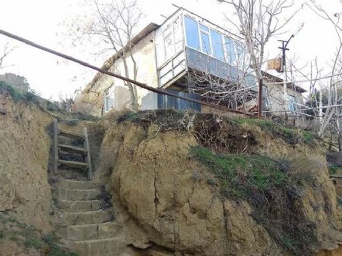 Baş nazir də sürüşmə ərazisinə getdi - YENİLƏNİB