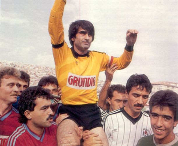 Kənd müəllimi, medalını hədiyyə edən, "batmayan" Günəş: "Futbolçulara qız vermirdilər" - SİRLİ ULDUZLAR