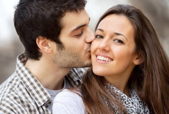 <span style="color:red;">“Döymək olar, öpüşmək yox”  – Küçədə qucaqlaşmaq qanun pozuntusudur? 