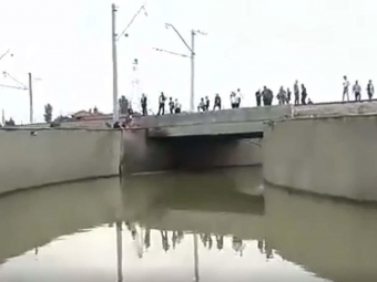 Sabunçuda su basmış yeraltı tuneldən avtomobillərin hərəkəti bərpa olundu - <span style="color:red;">RƏSMİ  