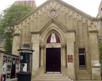 “İt gəzdirən xanım” Pantomima Teatrının repertuarında