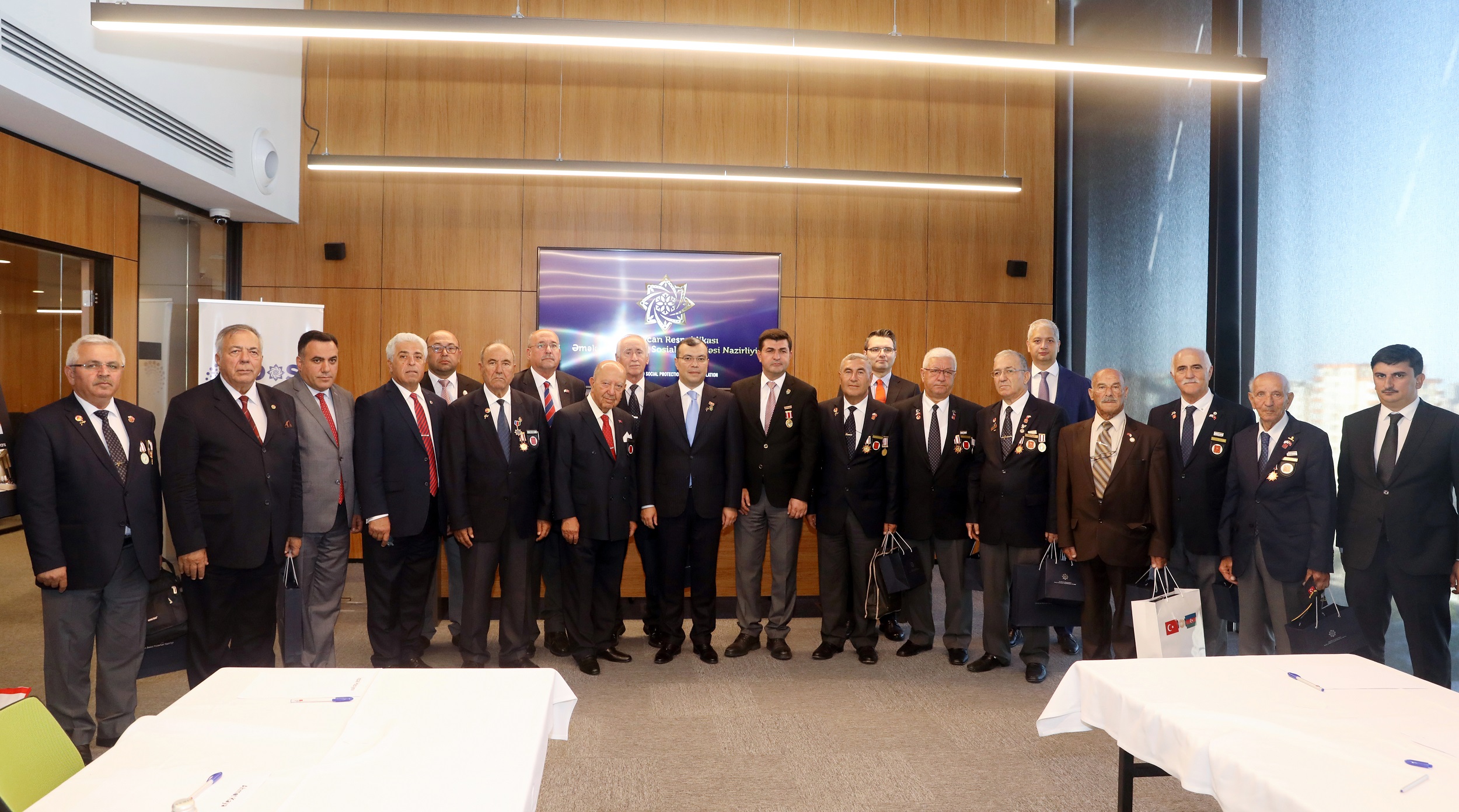 Türkiyənin zabit və veteranları Azərbaycana gəlib