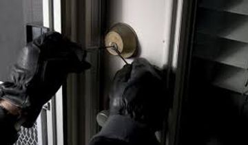 Bakıda bağ evindən 50 minə yaxın pul apardılar: görün oğru kim çıxdı?