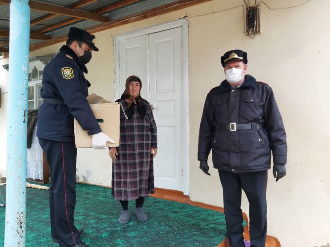 Milli Qəhrəmanın ailəsinə ərzaq yardımı edildi - FOTO