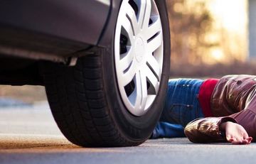 Maşınla vurulan qadın yerindəcə keçindi