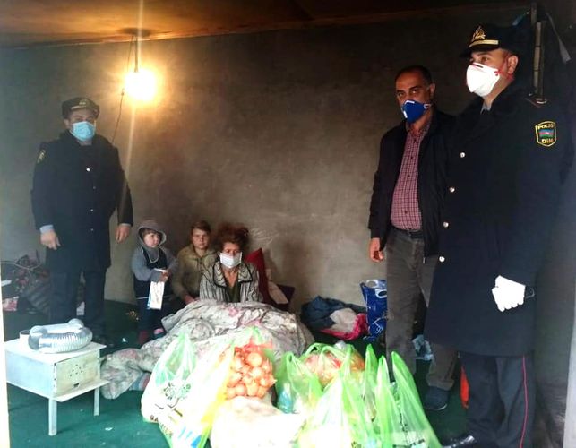 Bakıda aztəminatlı ailələrə ərzaq yardımı edildi