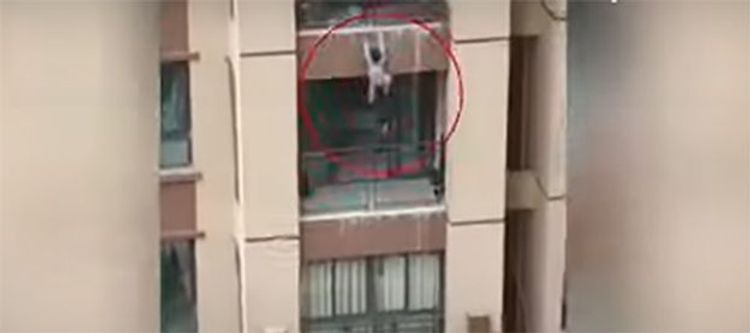 Eyvandan yıxılan ruhi xəstə 20 gün sonra öldü