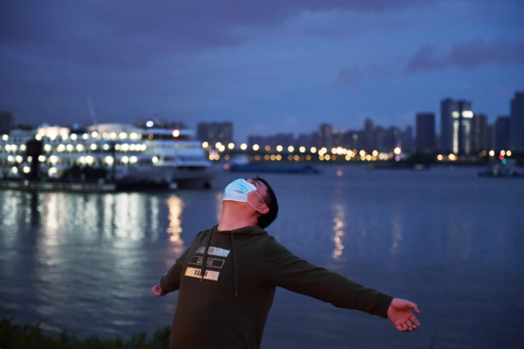 Uhan şəhəri açıq elan edildi