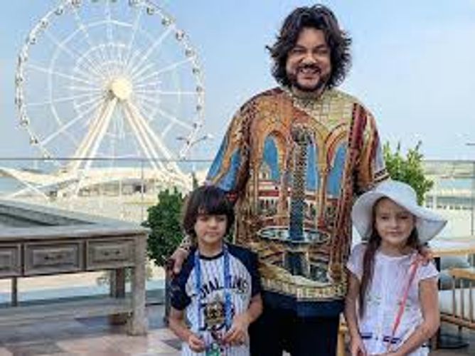 Xalq artisti övladlarının surroqat anasını gizlədir